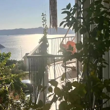 Deniz Manzarali Evi דירה *