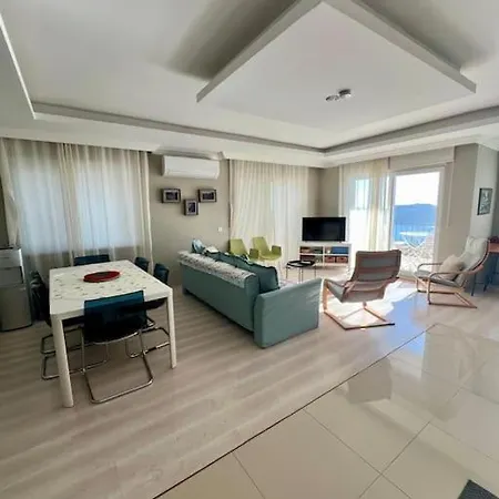 Deniz Manzarali Evi Lejlighed *