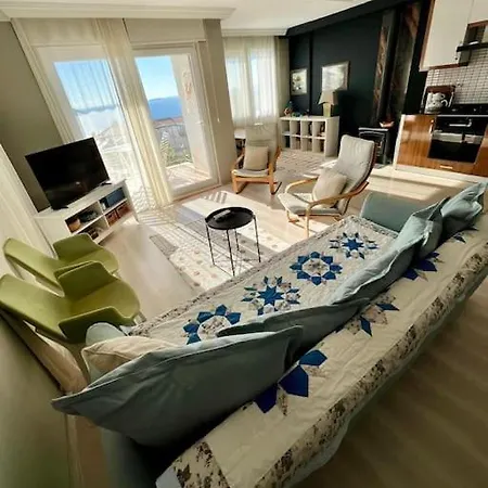 Deniz Manzarali Evi Lejlighed *